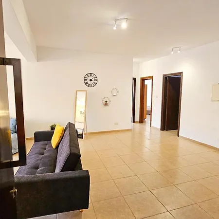 Sky Line Apartment, 150m From Chabad Lubavitch Apartment Larnaca