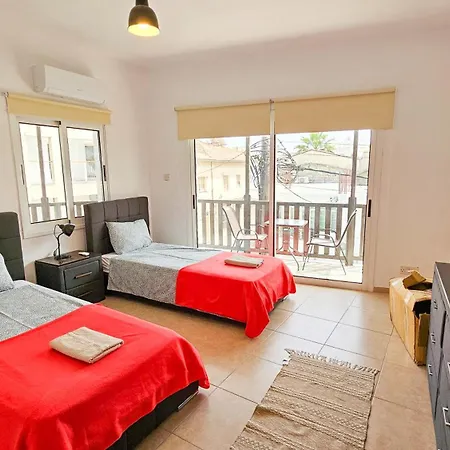 Sky Line Apartment, 150m From Chabad Lubavitch