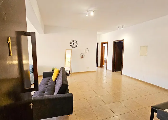 Sky Line Apartment, 150m From Chabad Lubavitch Apartment Larnaca