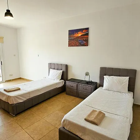 Sky Line Apartment, 150m From Chabad Lubavitch * Larnaca